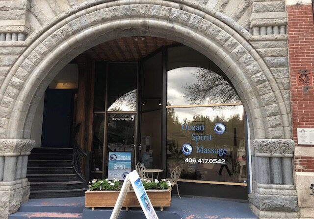 A building with an arch and entrance to the outside.